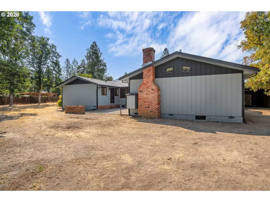 222 Shadywood Dr, Cave Junction, OR 97523 - #3