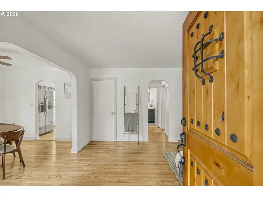 27 SE 85th Ave, Portland, OR 97216 - #3