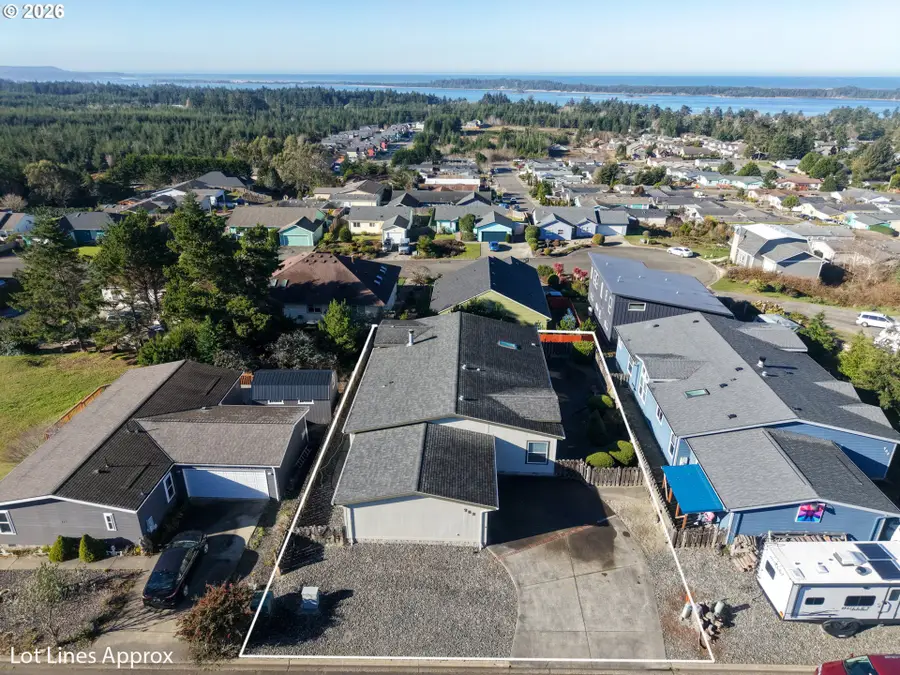 752 Denise Pl, Coos Bay, OR 97420 - Image #2