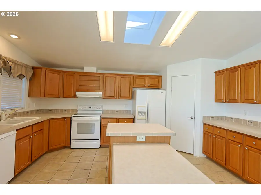 752 Denise Pl, Coos Bay, OR 97420 - Image #3