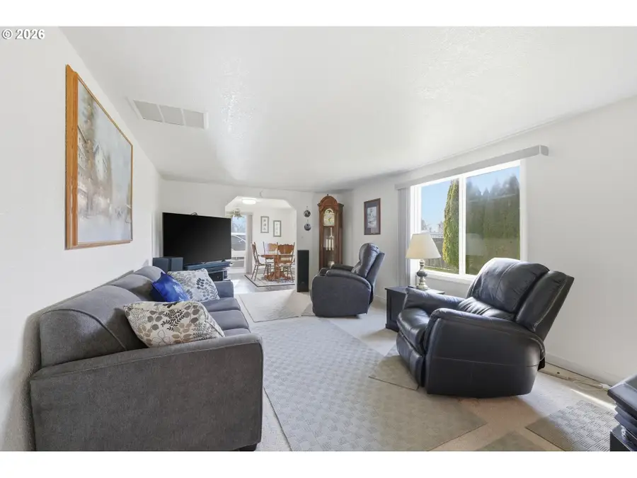 1540 Kalmia St, Junction City, OR 97448 - Image #2