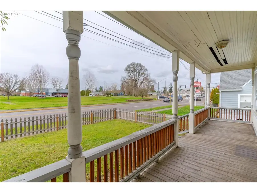 49 S Main St, Lebanon, OR 97355 - #3