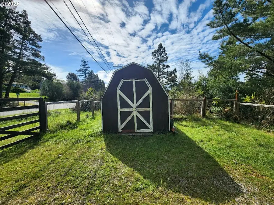 307 12th St, Port Orford, OR 97465 - #3
