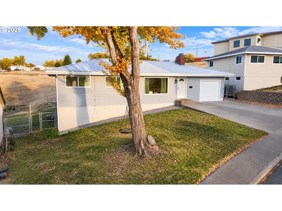 920 SW 33rd St, Pendleton, OR 97801 - #3