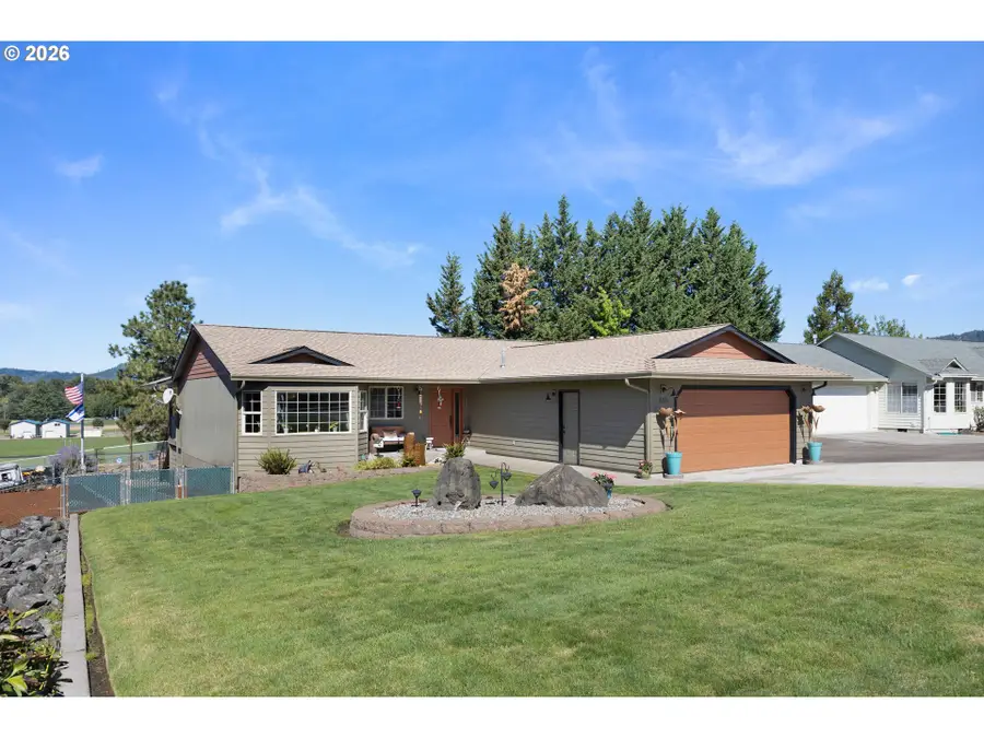 535 SE Parkway Dr, Winston, OR 97496 - #3