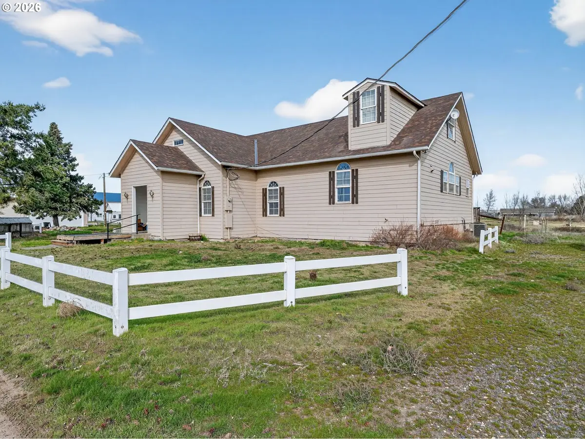 32797 W Columbia Ln, Hermiston, OR 97838 - #1