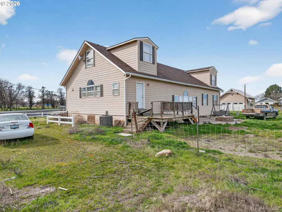 32797 W Columbia Ln, Hermiston, OR 97838 - #2