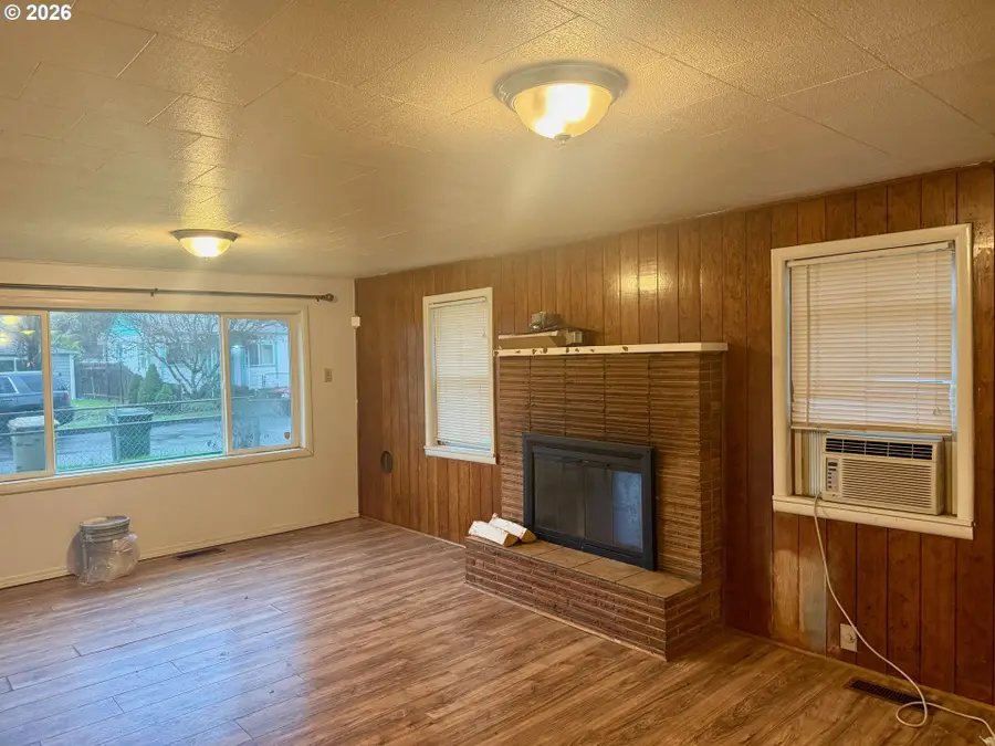 1323 Hawthorne St, Sweet Home, OR 97386 - #2
