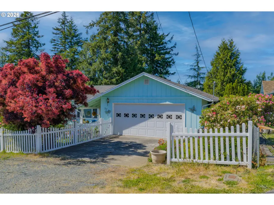 1707 View St, Myrtle Point, OR 97458 - #2