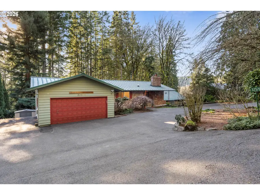 32570 Glen View Ln, Scappoose, OR 97056 - Image #2