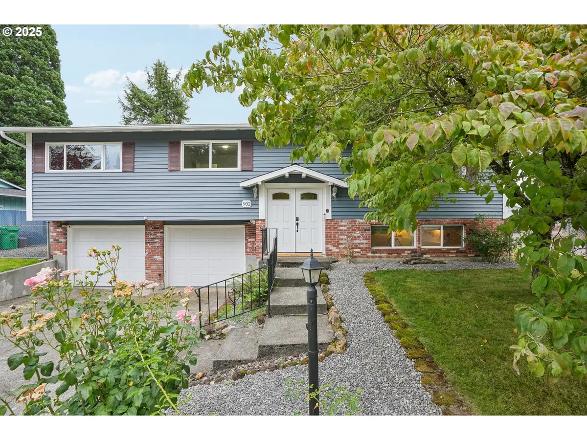 902 SE Atherton Ave, Gresham, OR 97080 - Image #1