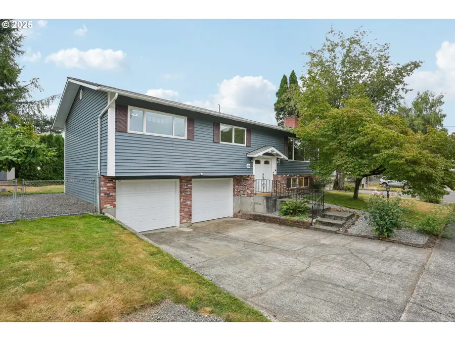 902 SE Atherton Ave, Gresham, OR 97080 - Image #2