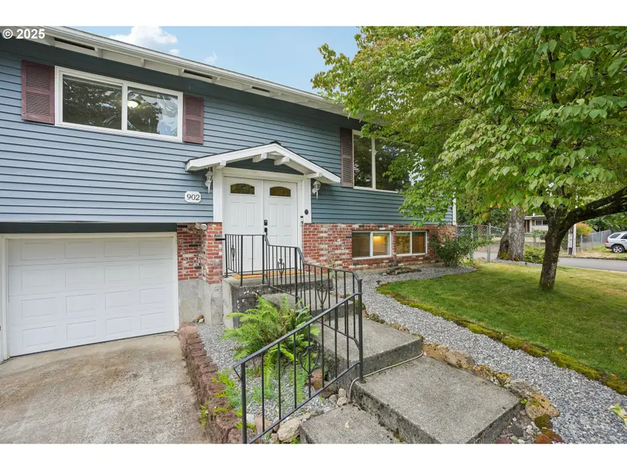 902 SE Atherton Ave, Gresham, OR 97080 - Image #3