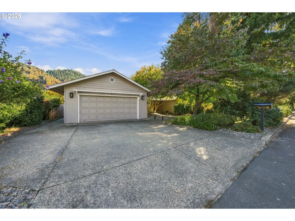 21 N River Dr, Roseburg, OR 97470 - #1