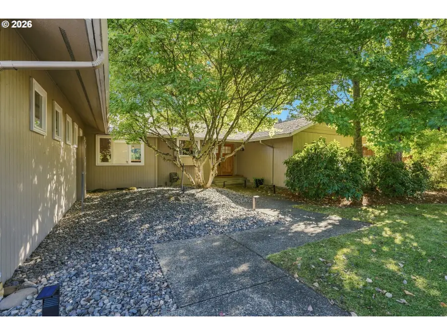 21 N River Dr, Roseburg, OR 97470 - #2
