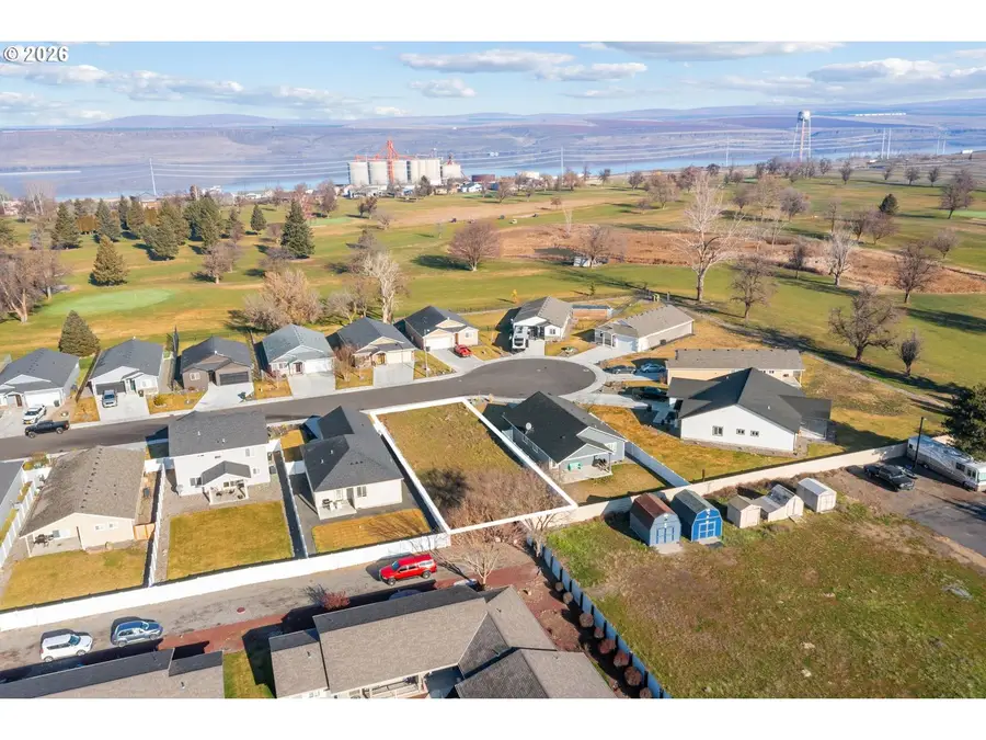 313 Riverwood Ct, Umatilla, OR 97882 - Image #2