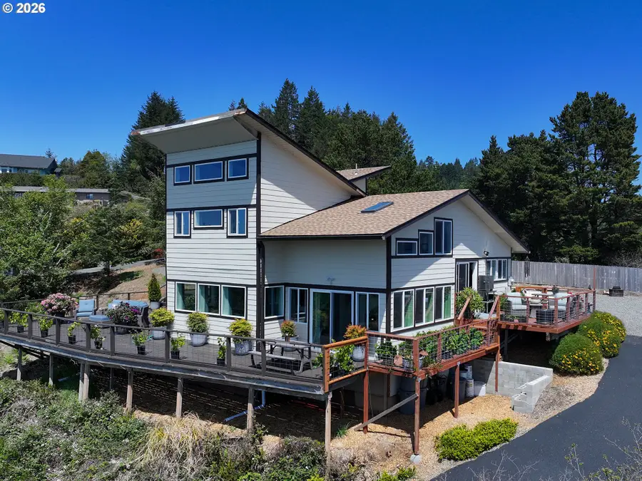 895 Marina Heights, Brookings, OR 97415 - #2
