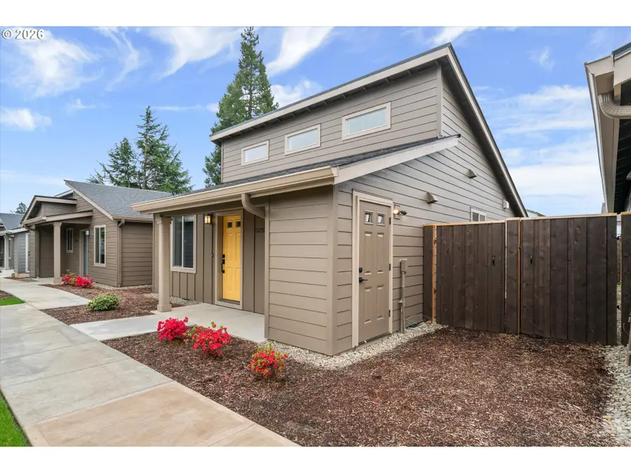 12258 Meadowlawn Dr, Oregon City, OR 97045 - #3