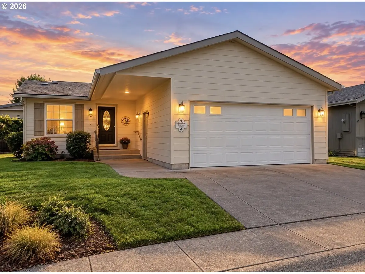 167 Village Dr, Cottage Grove, OR 97424 - #1