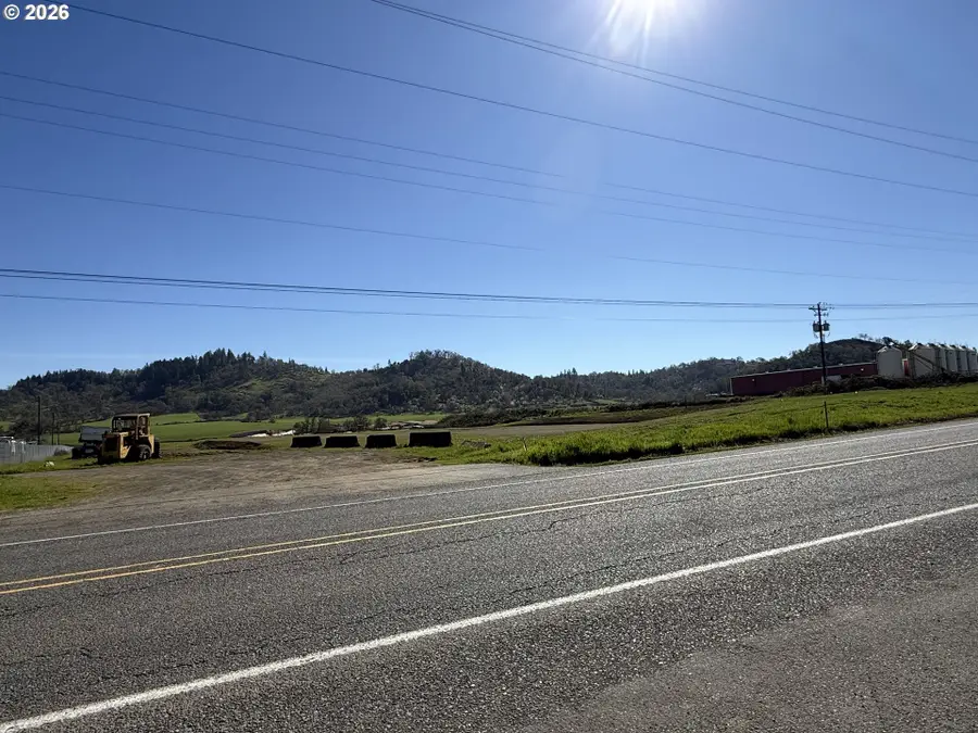 7843 Old Highway 99, Roseburg, OR 97471 - #2