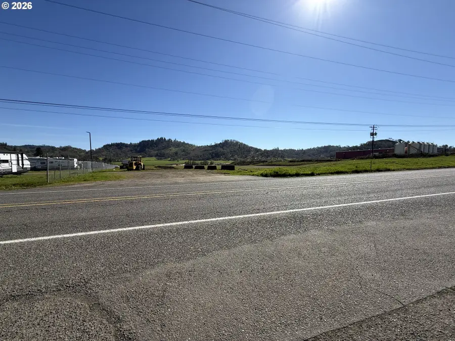 7843 Old Highway 99, Roseburg, OR 97471 - #3