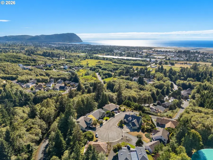 2335 Royal View Dr, Seaside, OR 97138 - #3