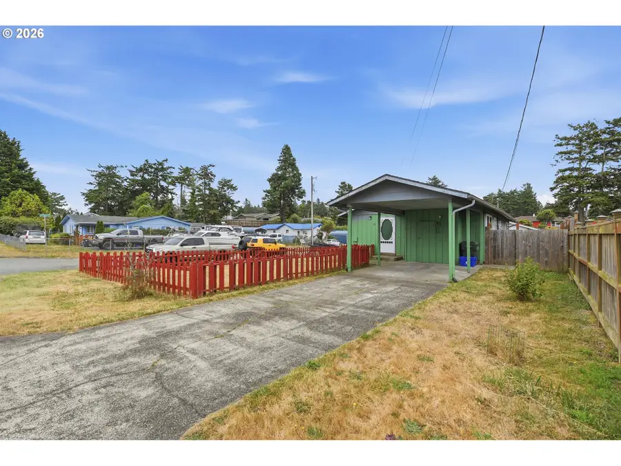 495 N Wasson St, Coos Bay, OR 97420 - #2