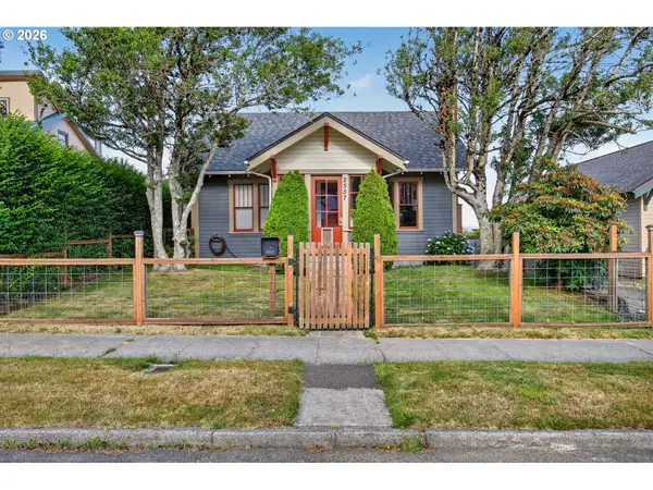 2557 Liberty St, NorthBend, OR 97459