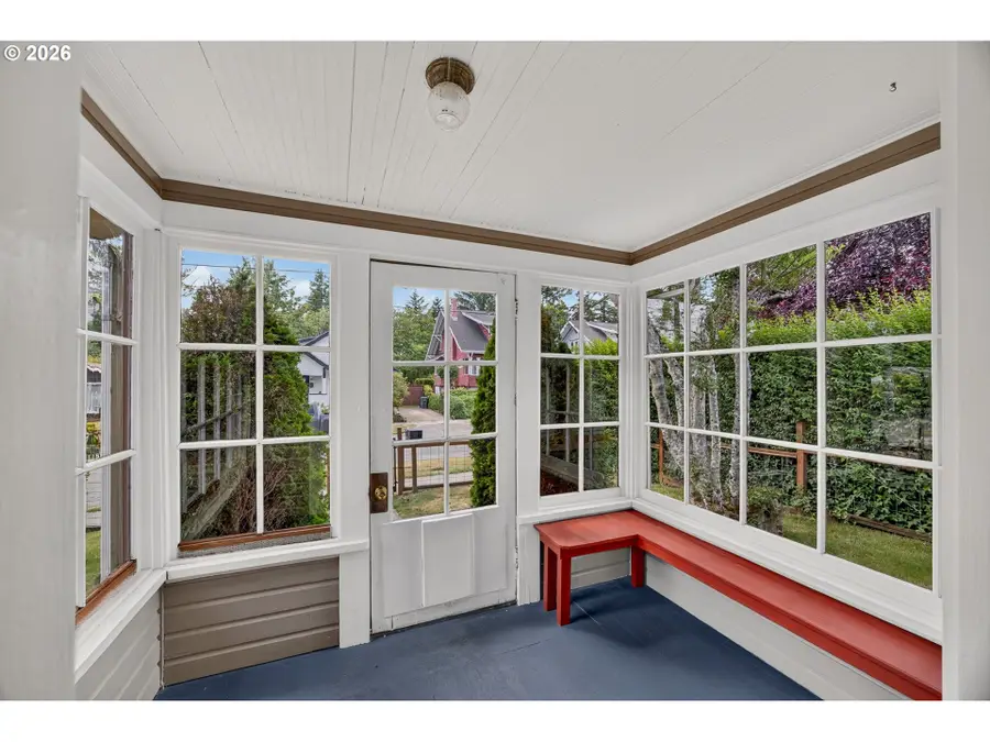2557 Liberty St, North Bend, OR 97459 - #3