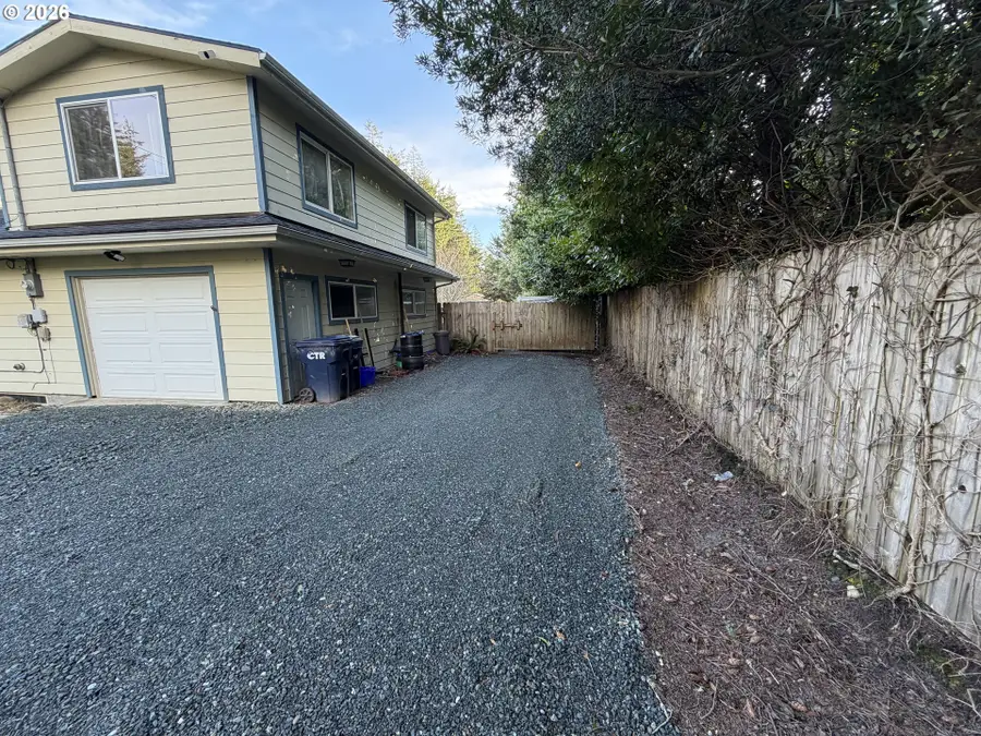 92738 Knapp Rd, Port Orford, OR 97465 - #2