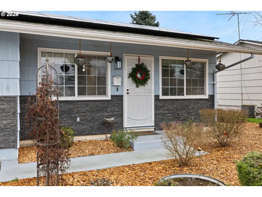 300 W Clackamas Cir, Woodburn, OR 97071 - #2