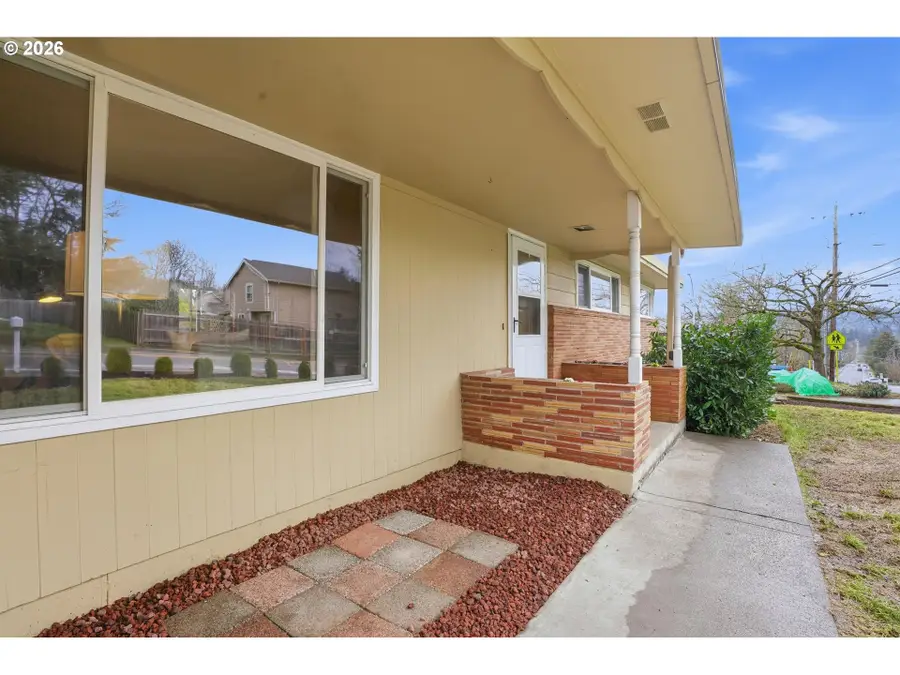 4968 SE Roethe Rd, Milwaukie, OR 97267 - Image #2