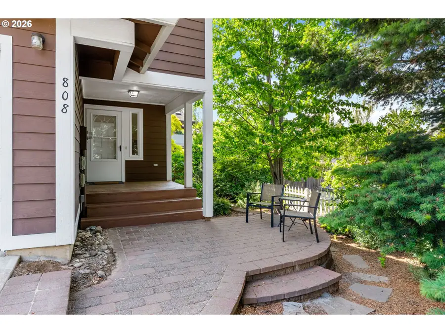 808 9th St, Hood River, OR 97031 - #2