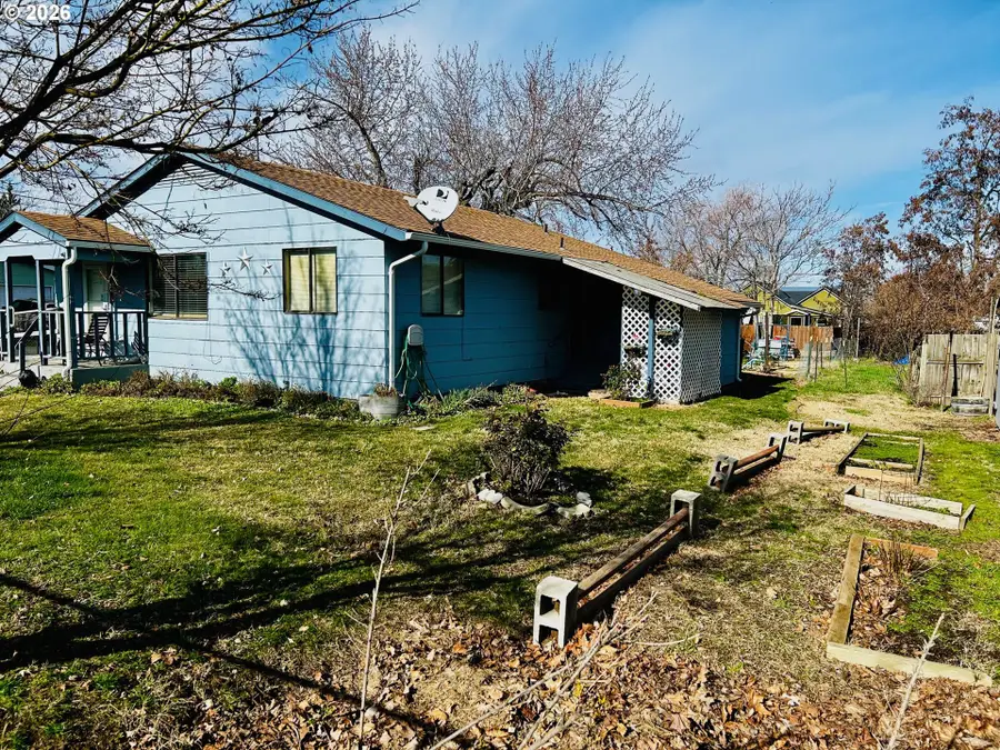 103 SE 17th Ave, Milton Freewater, OR 97862 - #3