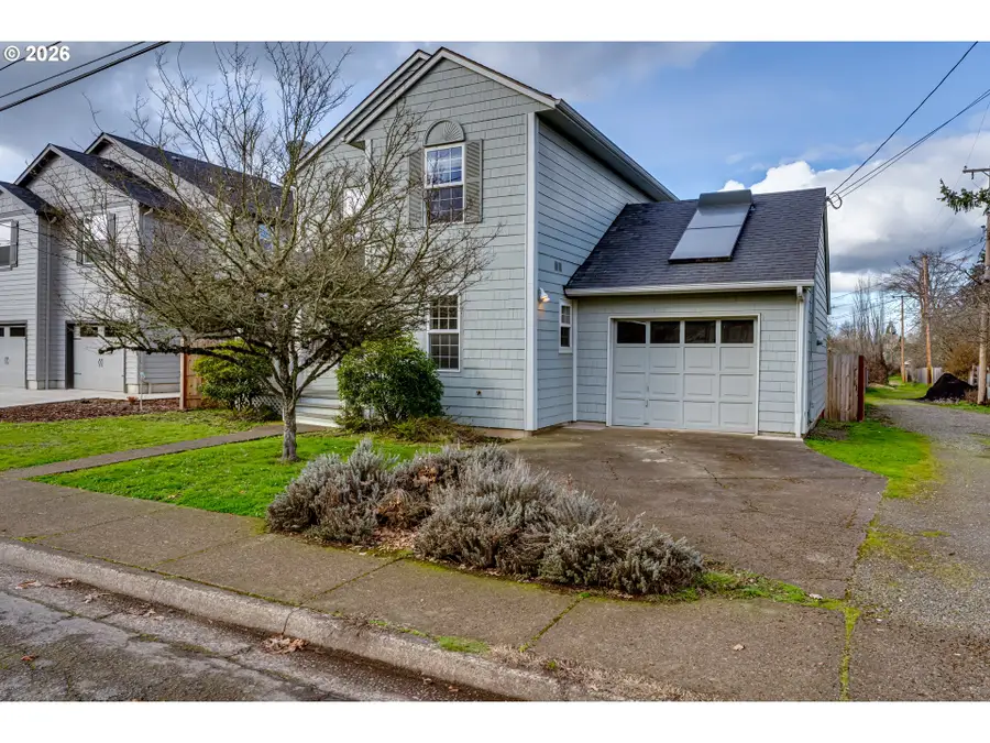 951 W 27th Ave, Eugene, OR 97405 - #3
