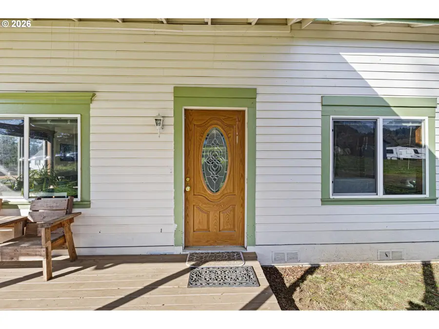 116 NE 8th St, Oakland, OR 97462 - #3