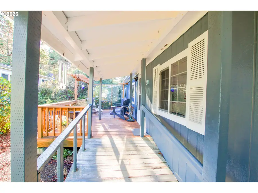 135 43rd Way, Florence, OR 97439 - Image #2