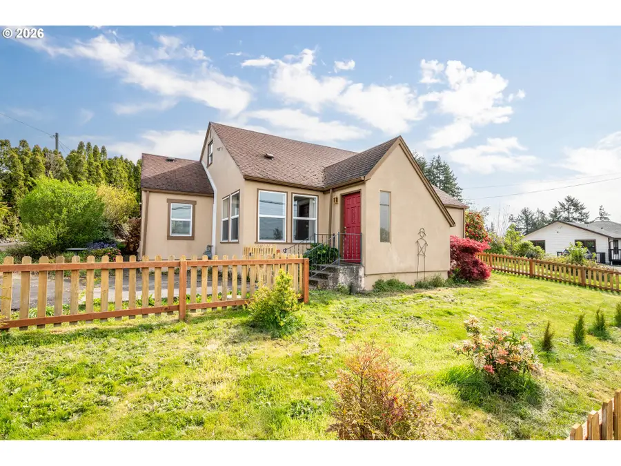 2916 Columbia Heights Rd, Longview, WA 98632 - #2