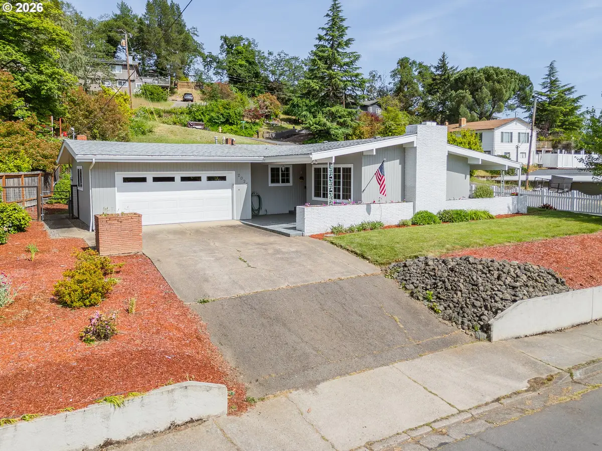 2025 NW Kline St, Roseburg, OR 97471 - #1