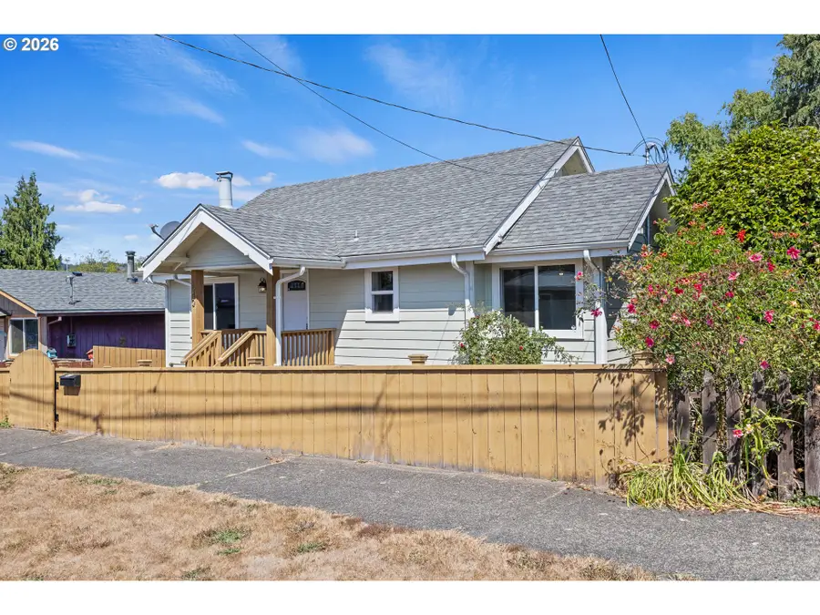 540 E 11th St, Coquille, OR 97423 - #2