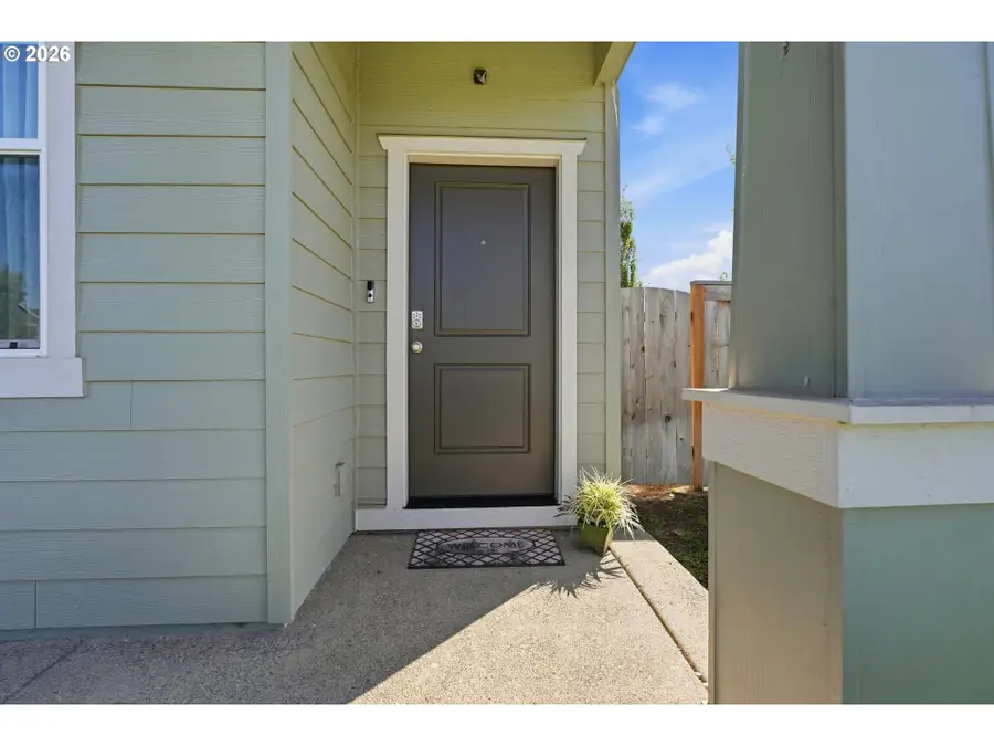 2295 Livesay Ln, Woodburn, OR 97071 - #2