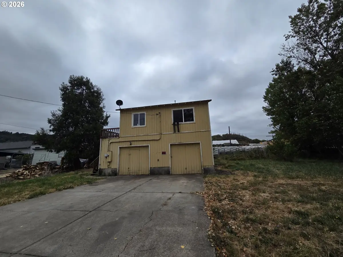 119 Pleasant Ave, Roseburg, OR 97470 - #1