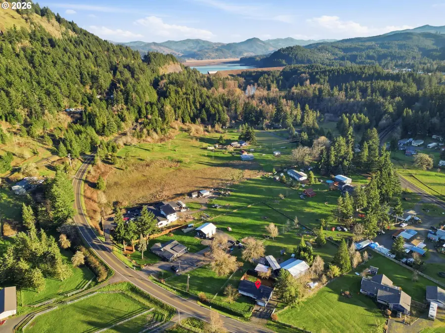 34792 Row River Rd, Cottage Grove, OR 97424 - Image #2