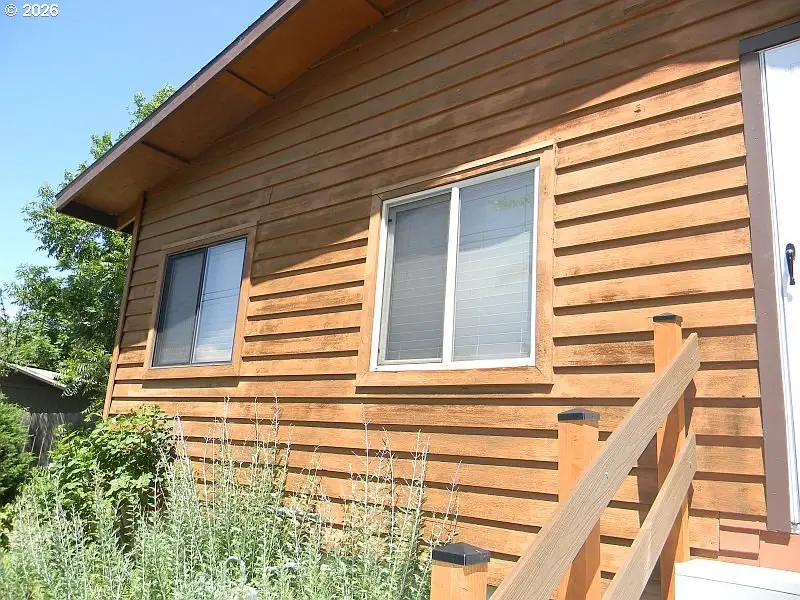 210 W Franklin St, Bingen, WA 98605 - #3