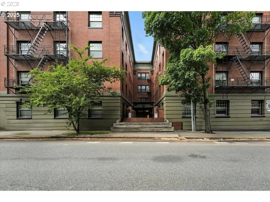 2109 NW Irving St #304, Portland, OR 97210 - Image #2