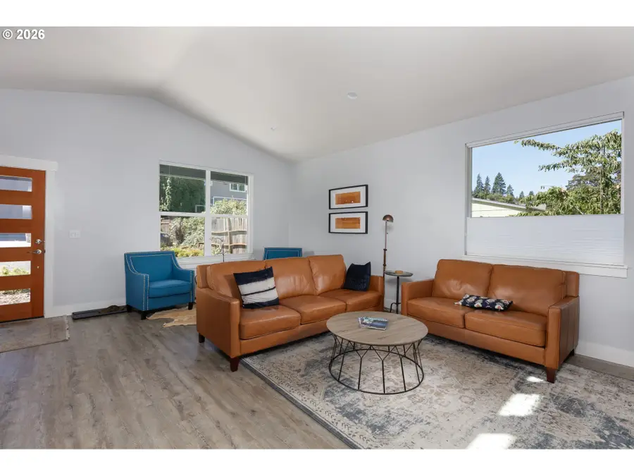 1332 Wasco St, Hood River, OR 97031 - #3