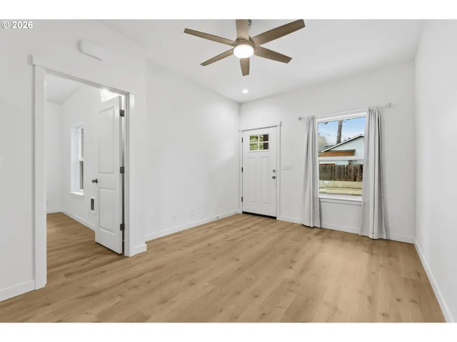 5592 Burnett Ave #B, Eugene, OR 97402 - Image #3