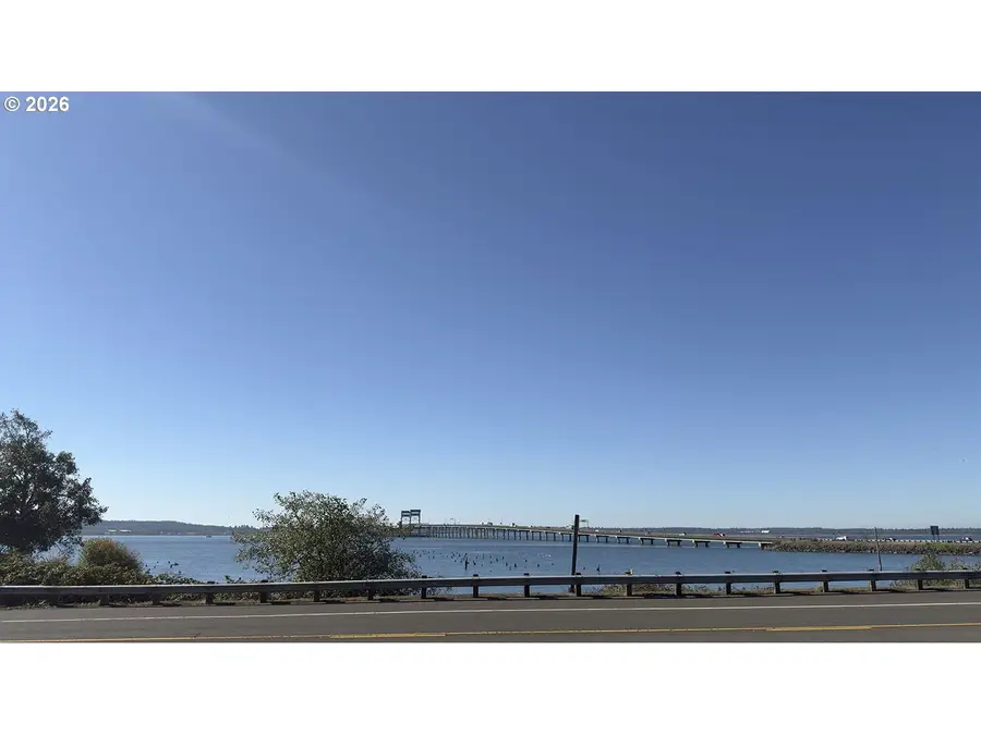 627 W Marine Dr, Astoria, OR 97103 - Image #2