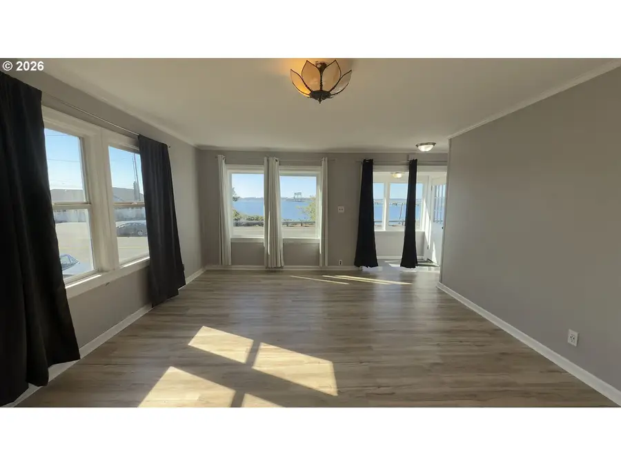 627 W Marine Dr, Astoria, OR 97103 - Image #3