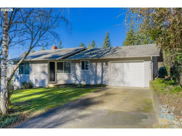 942 E 13th St, Coquille, OR 97423